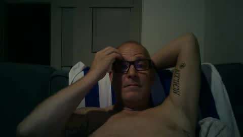 Snapshot of renewaz chatting on May 16, 2026, 4:31 am Renewaz online show from May 16, 2026, 4:31 am