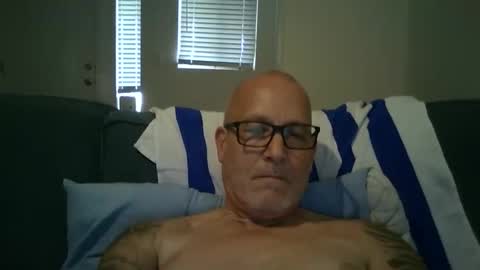 Snapshot of renewaz chatting on May 26, 2026, 6:37 pm Renewaz online show from May 26, 2026, 6:37 pm
