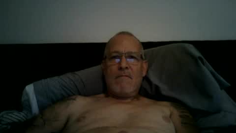 Snapshot of renewaz chatting on July 4, 2026, 10:16 pm Renewaz online show from July 4, 2026, 10:16 pm