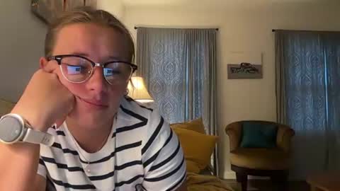 renimoonxo online show from July 17, 2026, 10:33 am