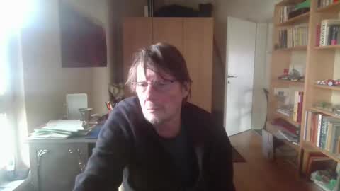 Snapshot of revoir chatting on February 27, 2025, 10:48 am Chris online show from February 27, 2025, 10:48 am