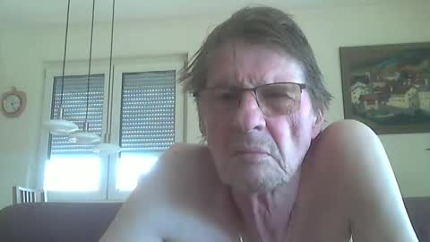 Snapshot of revoir chatting on November 7, 2025, 1:22 pm Chris online show from November 7, 2025, 1:22 pm