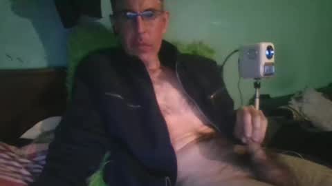 reyes_albert2006 online show from February 22, 2026, 10:14 am