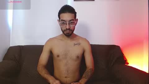 Snapshot of reypablo1 chatting on November 1, 2025, 10:01 pm REY PABLO Independent online show from November 1, 2025, 10:01 pm