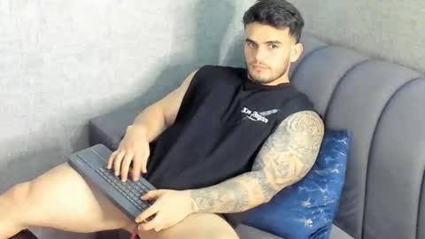 ricardogonzalez666 online show from December 8, 2024, 11:19 pm