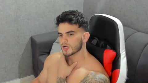 ricardogonzalez666 online show from December 9, 2024, 6:46 pm