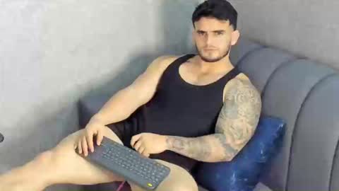 ricardogonzalez666 online show from December 13, 2024, 1:26 am
