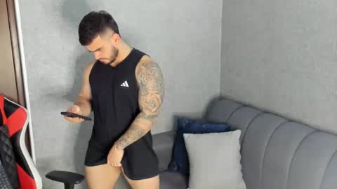 ricardogonzalez666 online show from January 3, 2025, 11:44 pm