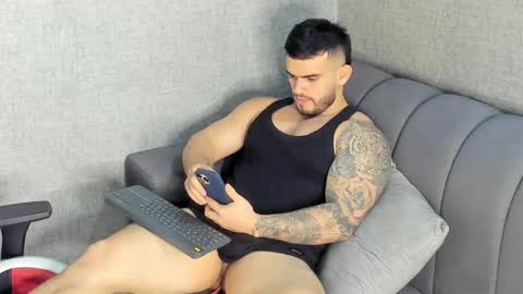 ricardogonzalez666 online show from January 19, 2025, 3:29 am