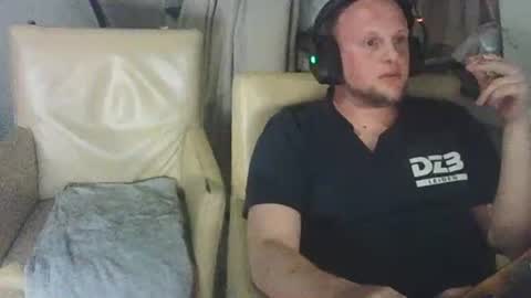 richardd110011 online show from May 9, 2026, 8:36 pm