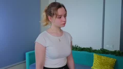 Violetta online show from April 5, 2026, 1:36 am