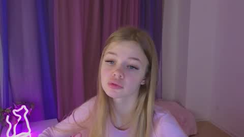 Rina online show from November 5, 2025, 10:10 pm