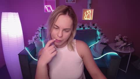 Snapshot of rikaraily chatting on December 19, 2024, 5:51 am Rika online show from December 19, 2024, 5:51 am