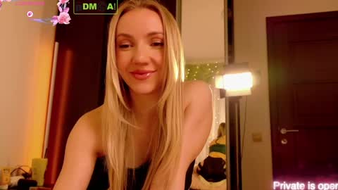 Rina Asty online show from April 9, 2026, 5:29 pm