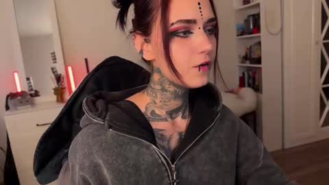   DianaBrite            fansl y online show from November 9, 2025, 11:41 am