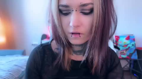   DianaBrite            fansl y online show from February 7, 2026, 9:57 am