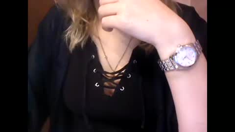 Snapshot of riveramaureen chatting on December 23, 2024, 9:40 pm RiveraMaureen online show from December 23, 2024, 9:40 pm