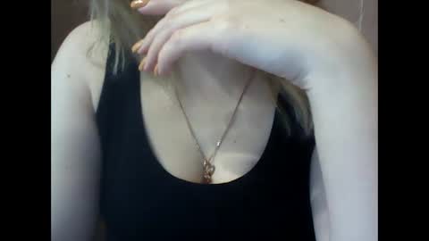 Snapshot of riveramaureen chatting on February 13, 2025, 1:59 pm RiveraMaureen online show from February 13, 2025, 1:59 pm