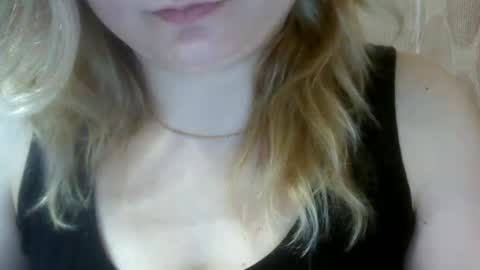 Snapshot of riveramaureen chatting on March 4, 2025, 9:43 pm RiveraMaureen online show from March 4, 2025, 9:43 pm