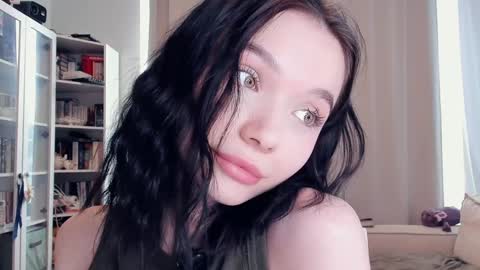 Rina online show from February 4, 2026, 9:37 am