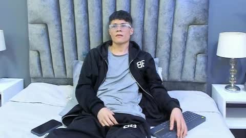 Roan Birkin online show from March 12, 2025, 1:25 am