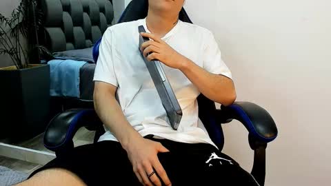 Roan Birkin online show from November 5, 2025, 7:14 pm