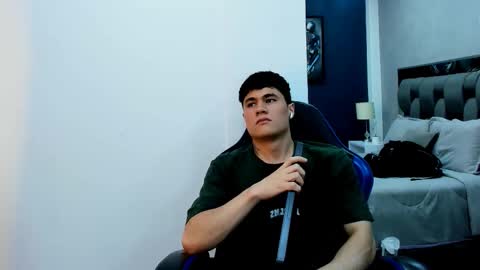 Roan Birkin online show from November 24, 2025, 7:35 pm