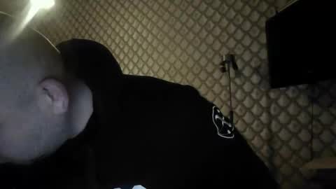 rob18997 online show from November 21, 2025, 5:11 pm