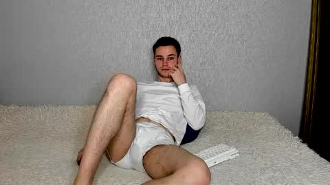 robert10211 online show from April 5, 2026, 6:05 pm