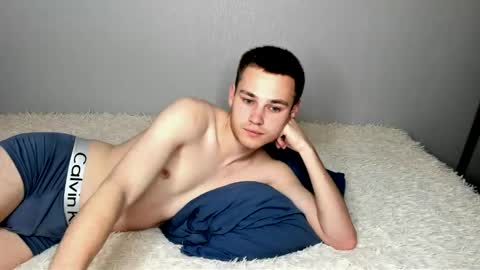 robert10211 online show from June 9, 2026, 1:06 am