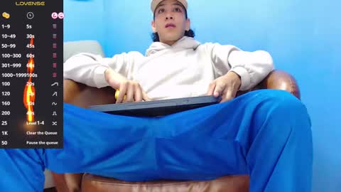 Snapshot of robert_kingg chatting on November 11, 2025, 12:54 am robert_kingg online show from November 11, 2025, 12:54 am