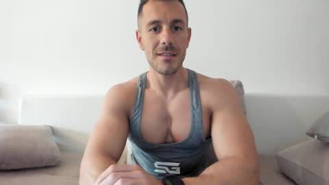 roberto4ever online show from May 19, 2026, 9:48 am