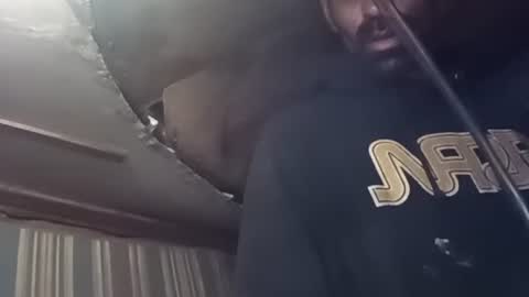 R online show from October 6, 2025, 3:37 am