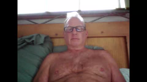 robo0000 online show from April 13, 2026, 2:44 pm