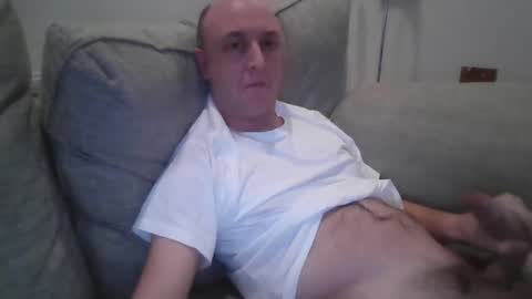 Snapshot of robster12345 chatting on December 22, 2024, 12:28 am robster12345 online show from December 22, 2024, 12:28 am