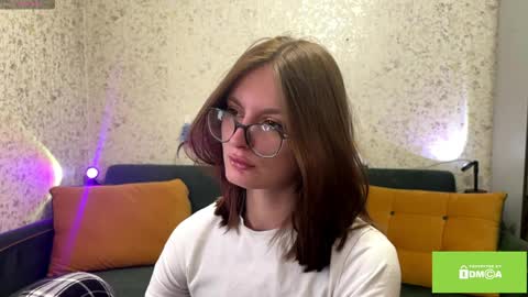 robynsentinella online show from April 7, 2026, 3:07 am