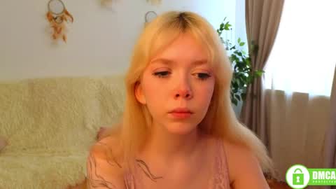 Snapshot of rochelle_dolly chatting on May 20, 2026, 1:39 pm rochelle_dolly online show from May 20, 2026, 1:39 pm