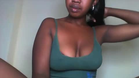 rochellinah online show from March 20, 2026, 12:48 am