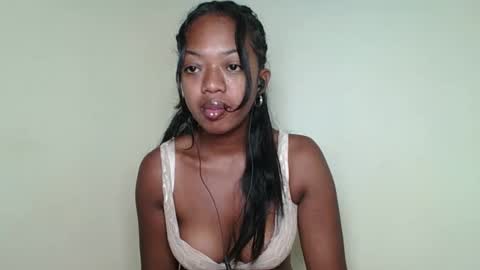 rochellinah online show from May 12, 2026, 7:27 am