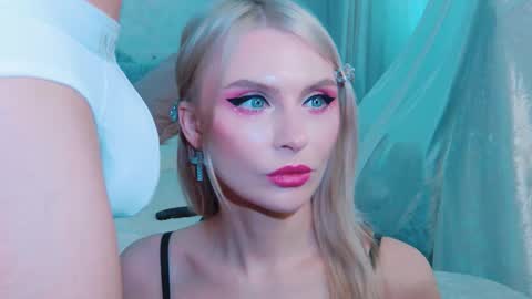 Lina and Den online show from March 3, 2026, 7:14 am