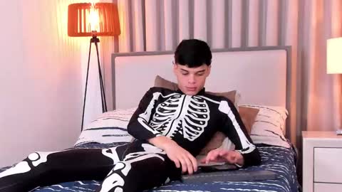 Snapshot of rockywood20cm chatting on October 31, 2025, 3:35 pm RockyWood20CM online show from October 31, 2025, 3:35 pm