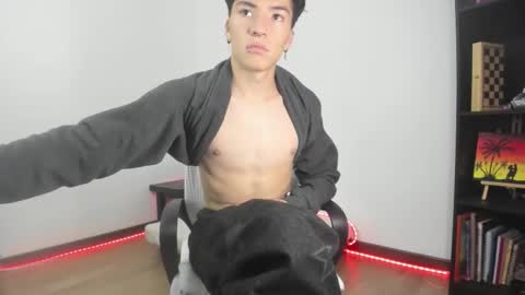 Snapshot of rofflust chatting on February 16, 2026, 3:02 am Roff Lust online show from February 16, 2026, 3:02 am