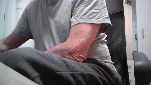 Snapshot of roger_peter chatting on January 9, 2026, 2:31 pm roger_peter online show from January 9, 2026, 2:31 pm