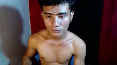 roianboyyy online show from May 12, 2026, 2:58 pm