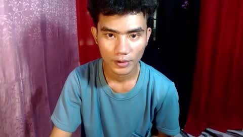 roianboyyy online show from May 24, 2026, 2:49 am