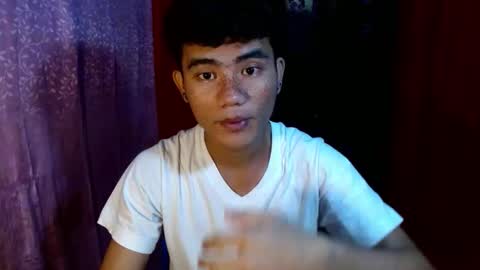 roianboyyy online show from May 26, 2026, 10:28 pm