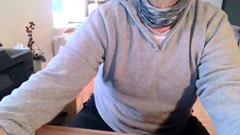 Snapshot of rolandloser1000 chatting on January 16, 2025, 9:48 am rolandloser1000 online show from January 16, 2025, 9:48 am