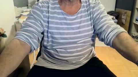 Snapshot of rolandloser1000 chatting on January 16, 2025, 4:50 pm rolandloser1000 online show from January 16, 2025, 4:50 pm