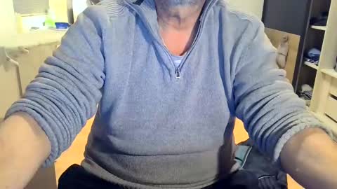 Snapshot of rolandloser1000 chatting on January 19, 2025, 7:37 pm rolandloser1000 online show from January 19, 2025, 7:37 pm