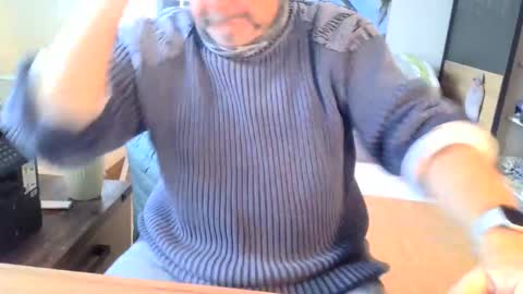 Snapshot of rolandloser1000 chatting on January 27, 2025, 12:48 pm rolandloser1000 online show from January 27, 2025, 12:48 pm